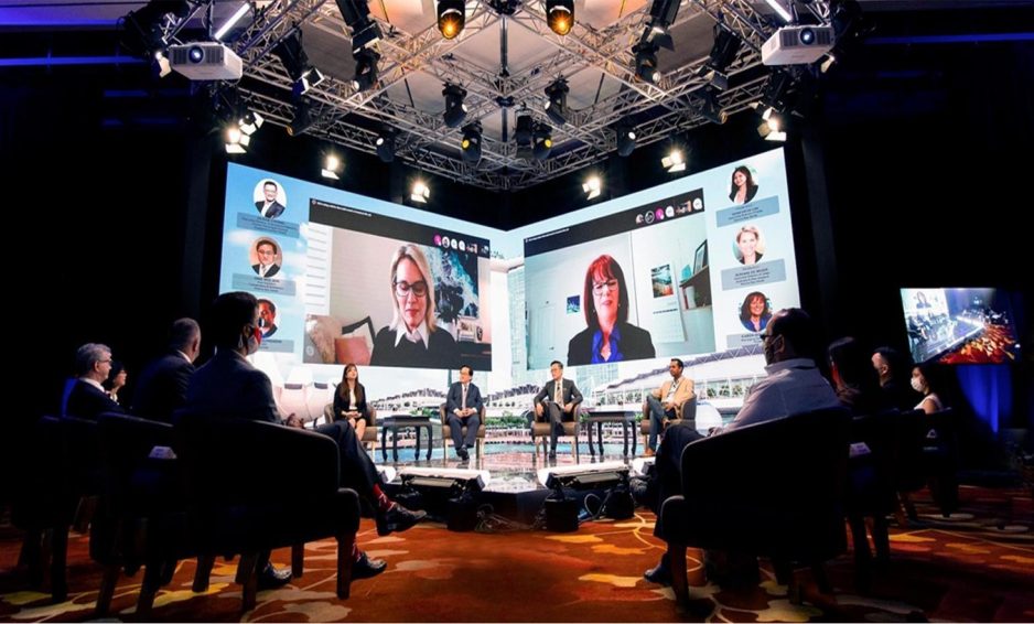 Hybrid event production connecting live audience and virtual viewers